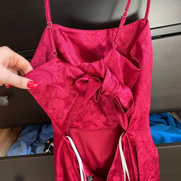 Lulu’s BRAND NEW Red patterned silk dress SIZE:M - Picture 2 of 5